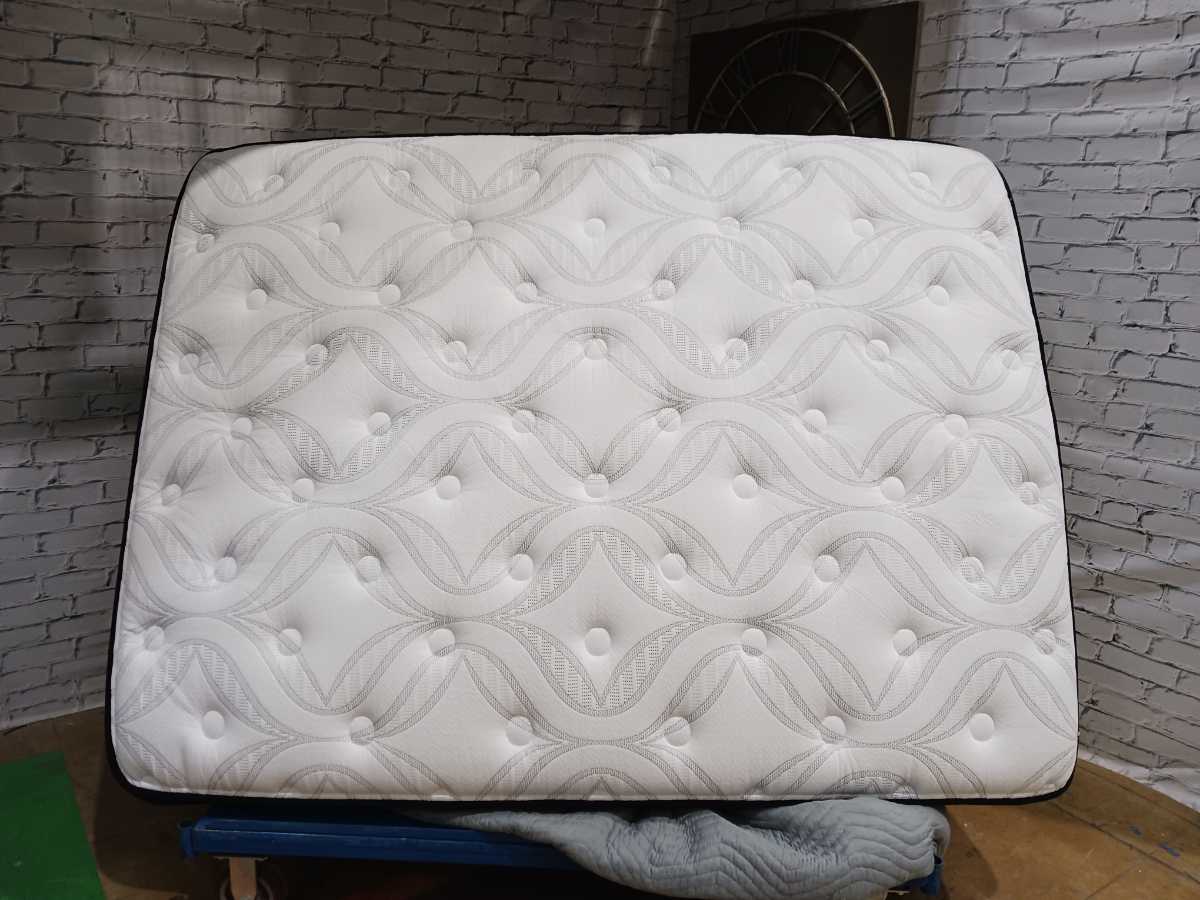 Ashley Sleep Essentials 12 Inch Hybrid - Queen - Gallery Image 8